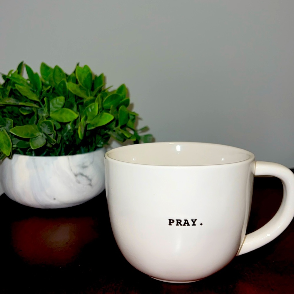 Rae Dunn Artisan Collection Mug!!